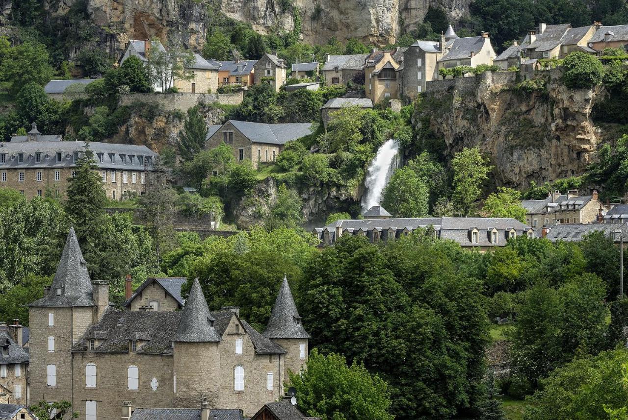 Gite De La Cascade Salles-la-Source Exterior photo