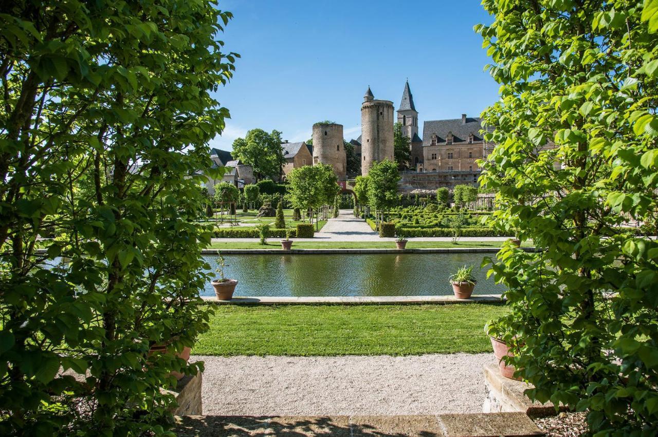 Gite De La Cascade Salles-la-Source Exterior photo